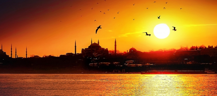 HİÇLİĞİN AGORASINDA