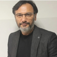 Beton Evin Ahşap Kapısı