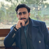 SAHTE YALVAÇLARIN VAHİY ALIYORMUŞCASINA GÖKYÜZÜNE BAKMASI